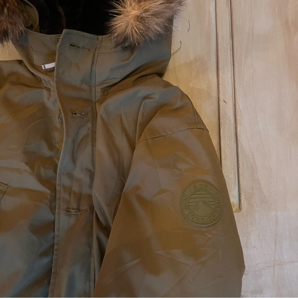 LIKE NEW! Youth GAP XXL winter jacket fuzzy hood - Picture 5 of 13